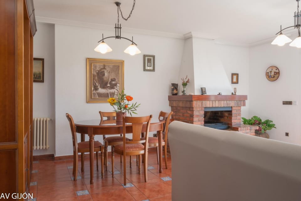Communal lounge/ TV room, Dining area
