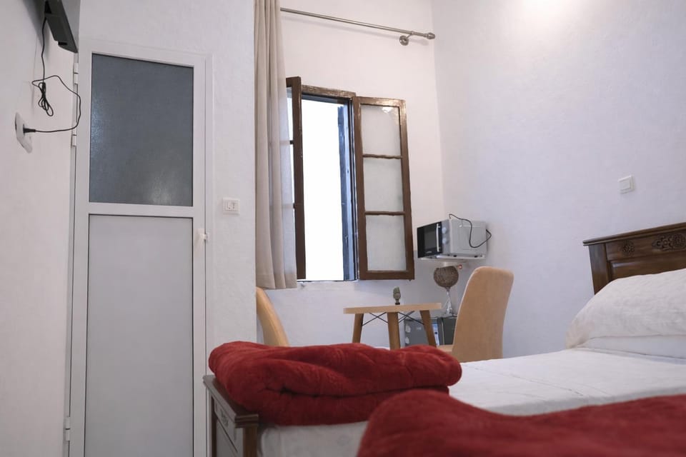 Bed, TV and multimedia, Photo of the whole room, Dining area, Bedroom