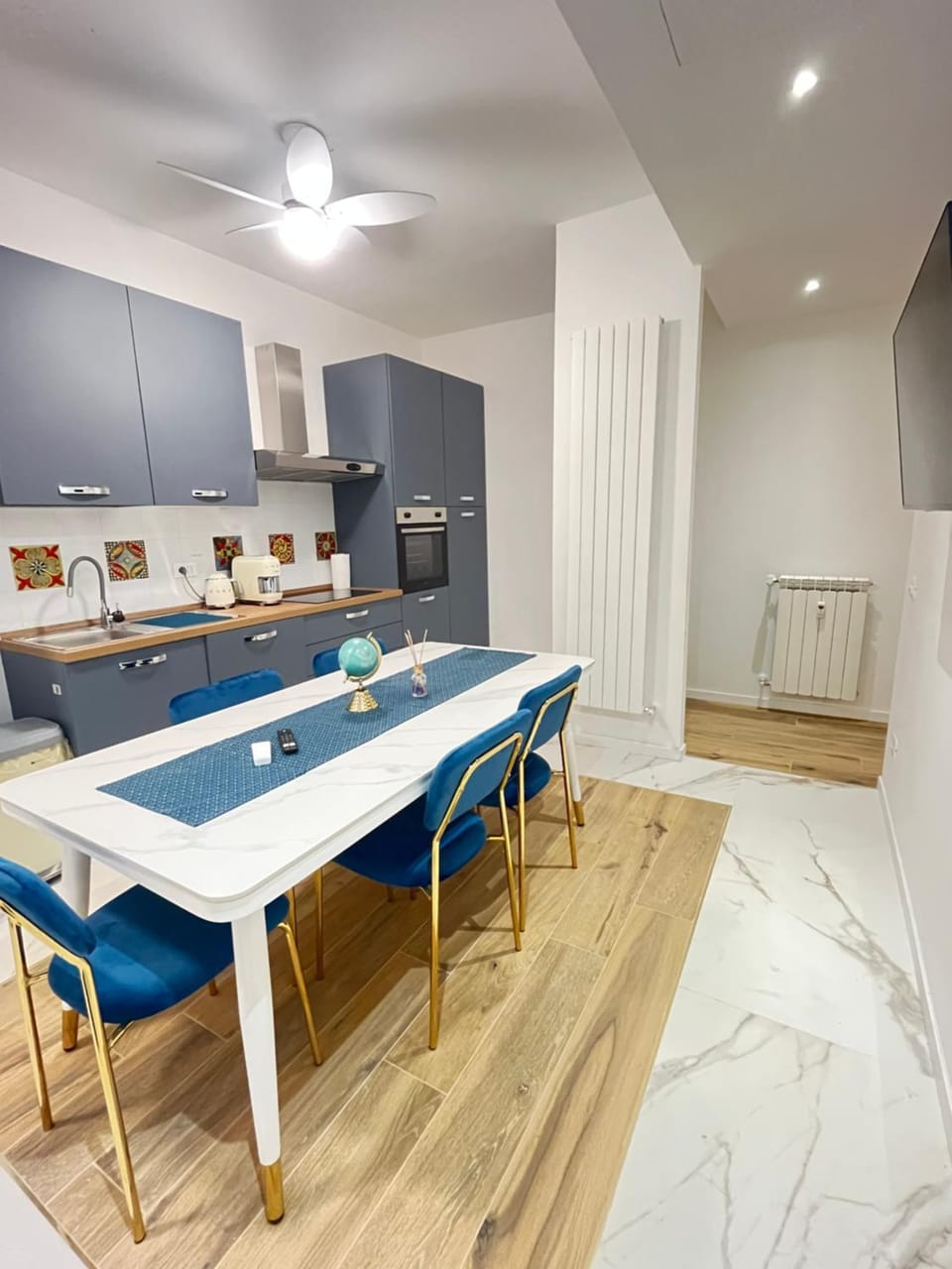 Kitchen or kitchenette, Dining area, stove