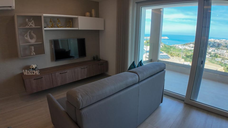 Natural landscape, TV and multimedia, Living room, Seating area