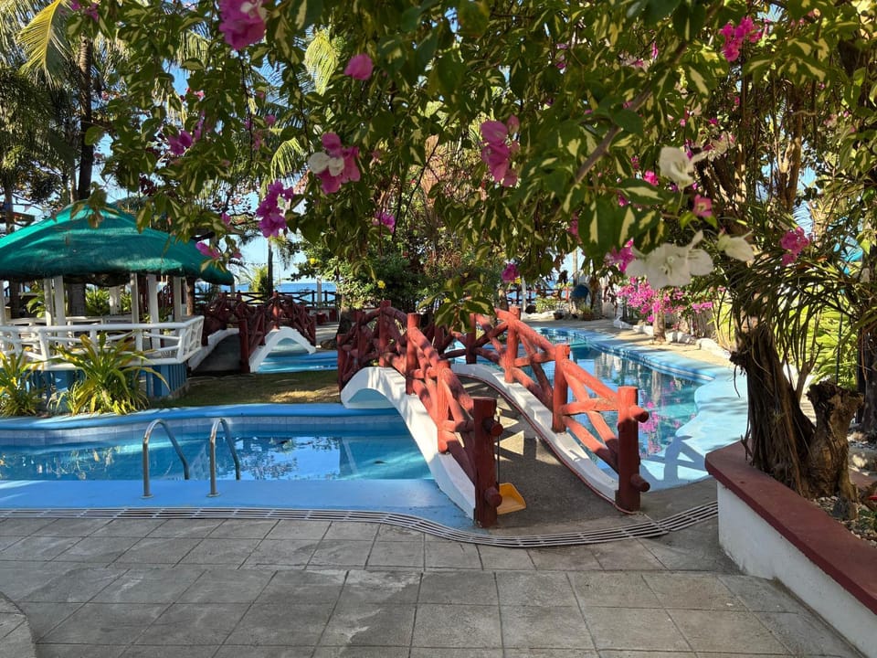 Hollywood Beachfront Bed & Breakfast Bed and Breakfast in Calabarzon