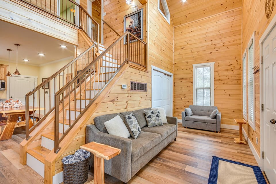 Covered Porch & Fire Pit: Cabin in Richland Cabin in Missouri