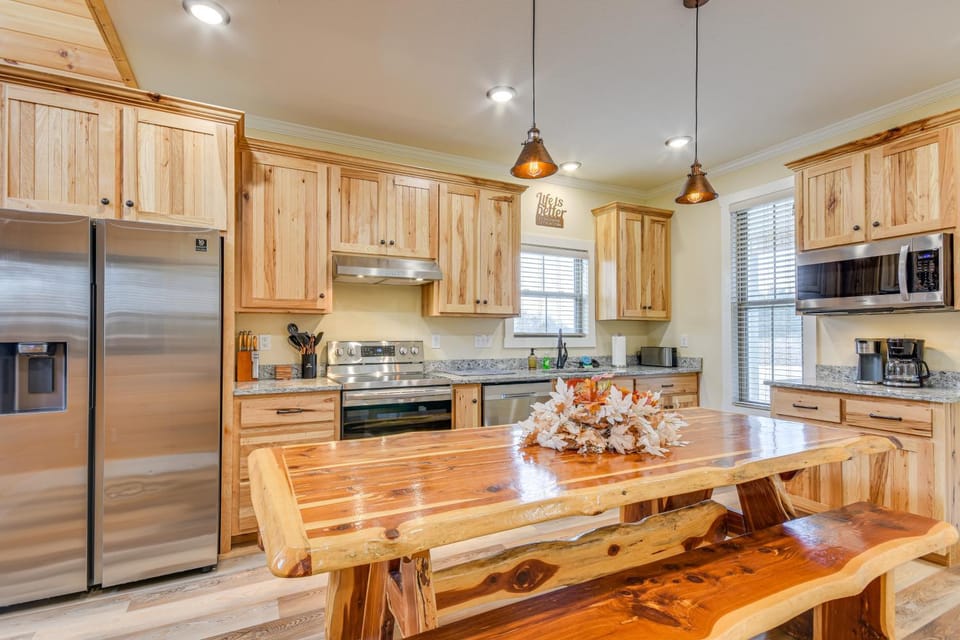Covered Porch & Fire Pit: Cabin in Richland Cabin in Missouri