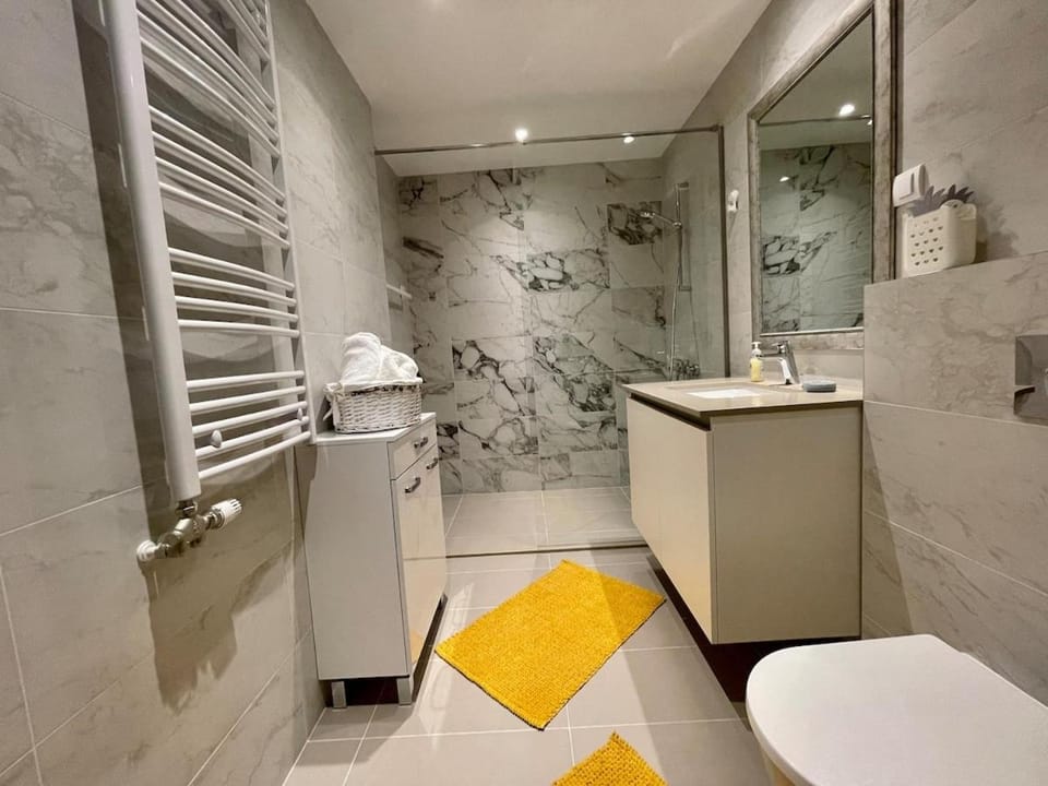 Elegant BW Two Bedroom Apartment-Promenade View Apartment in Belgrade