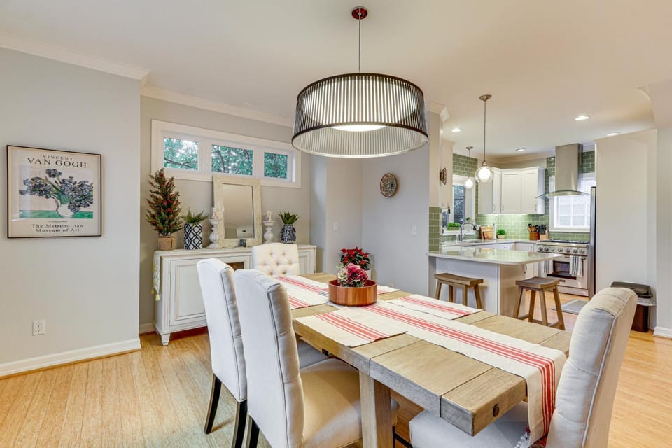 5 Mi to Oregon Zoo Spacious Retreat with Patio House in Portland