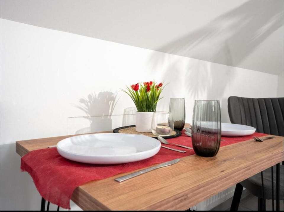 Food and drinks, Seating area, Drinks