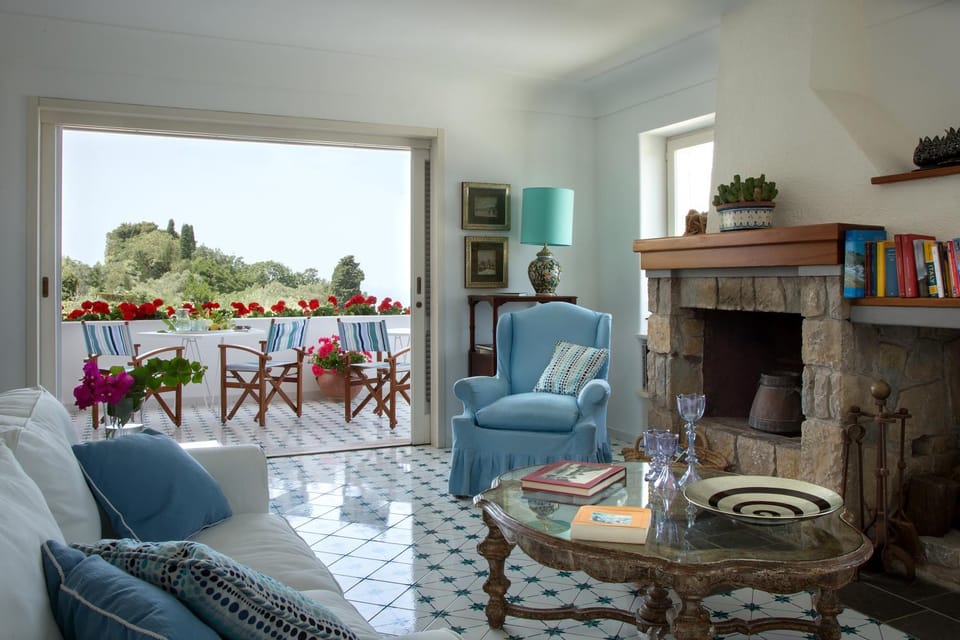 Communal lounge/ TV room