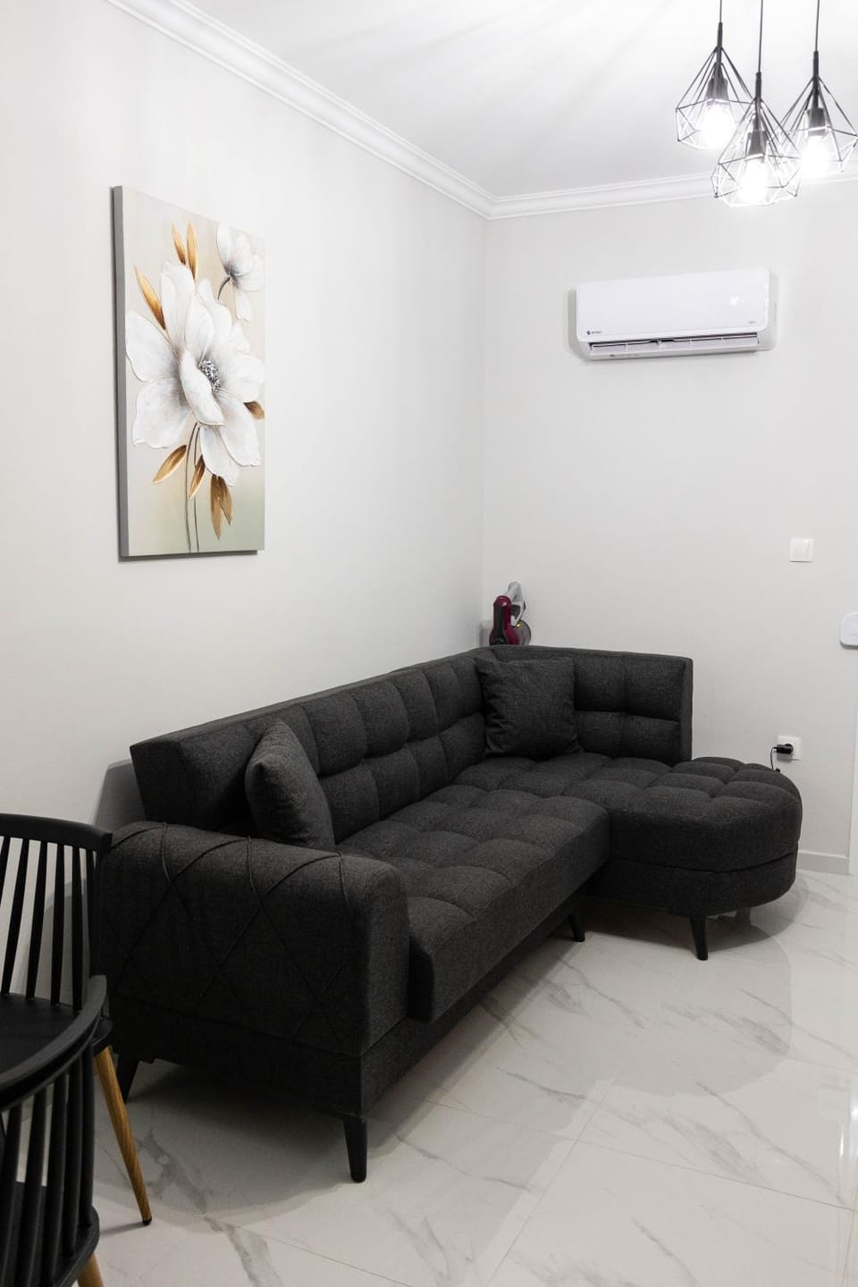 Living room, Seating area, air conditioner
