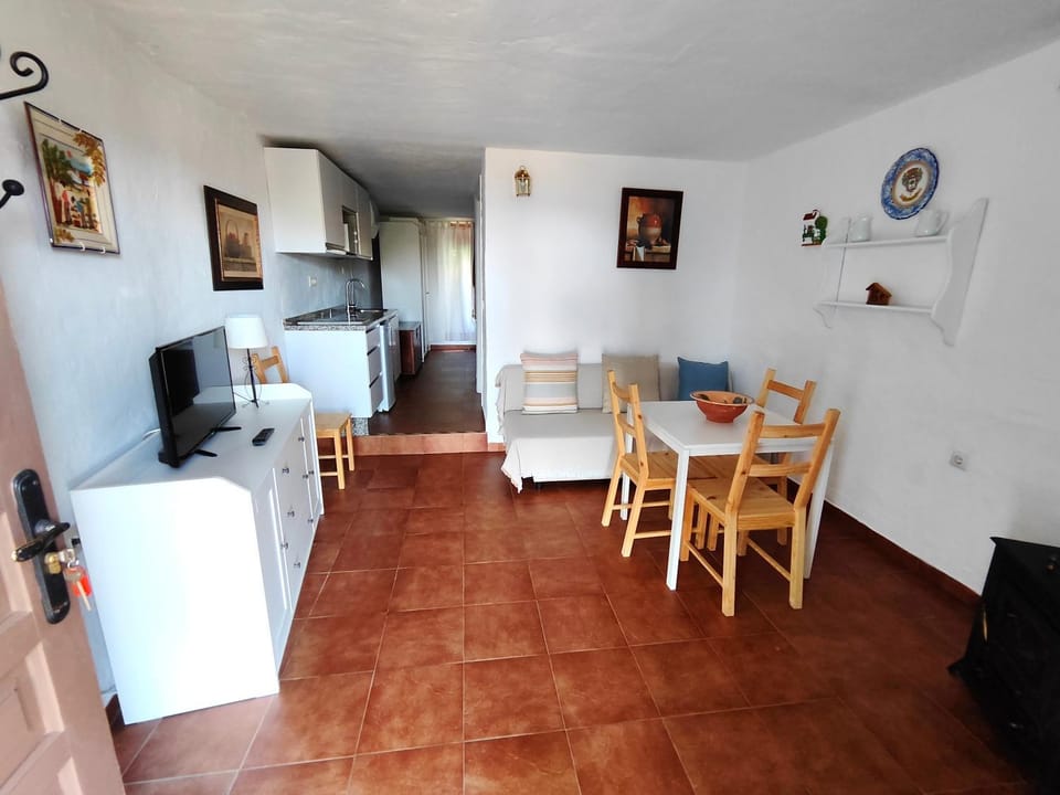TV and multimedia, Kitchen or kitchenette, Living room, Dining area