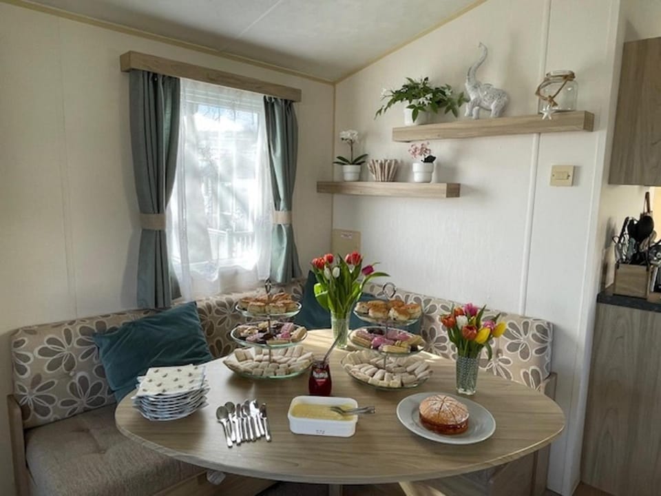 3 Bed-Sleeps 8-Pet Friendly-Parking-Sea View House in Exmouth