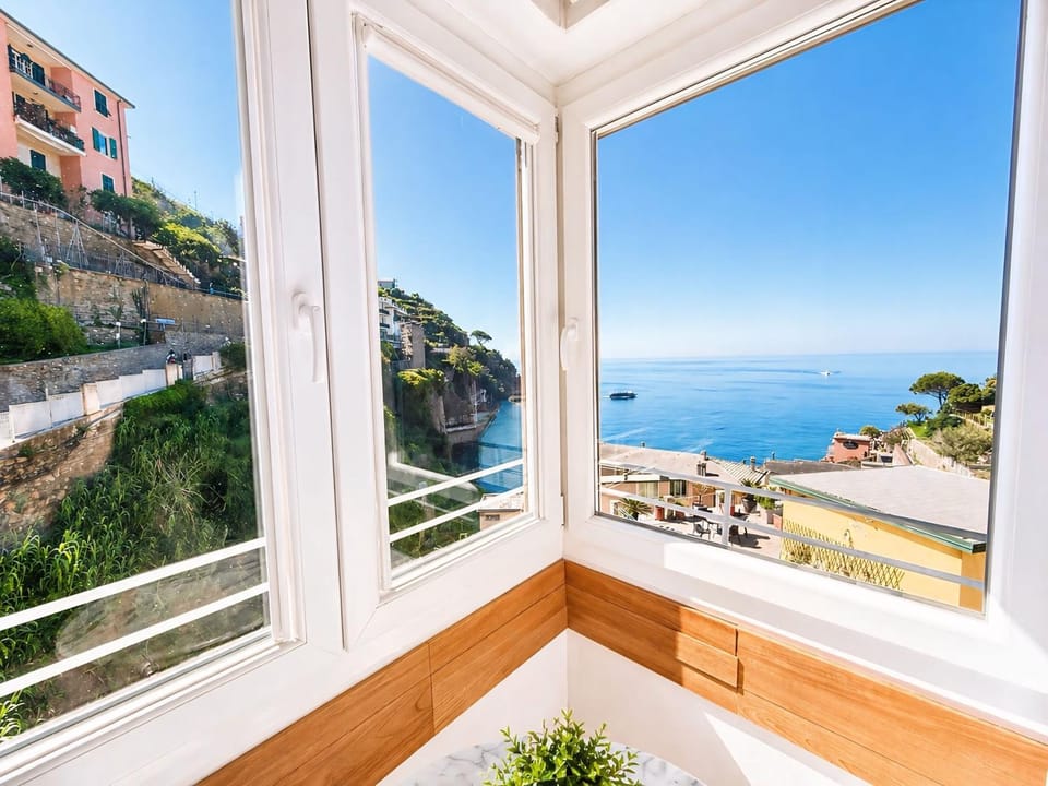 Vertigini Suites, Il Rifugio dell Amore per SOLE COPPIE , A 50m dalla Stazione e dalla Via dell Amore con Vista Mare e Intimità Appagante Bed and Breakfast in Riomaggiore