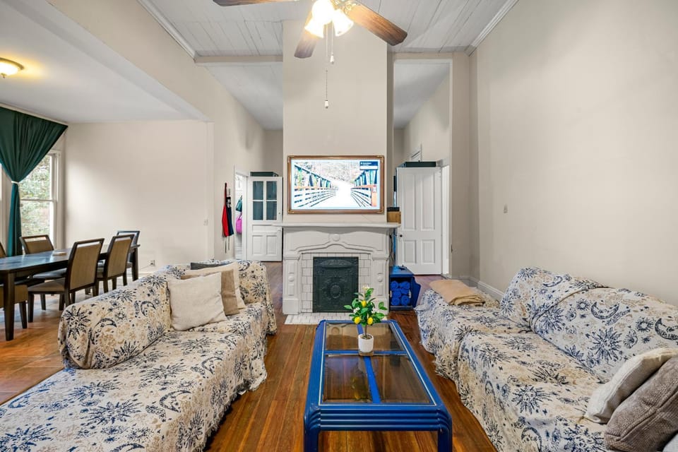 Communal lounge/ TV room, TV and multimedia