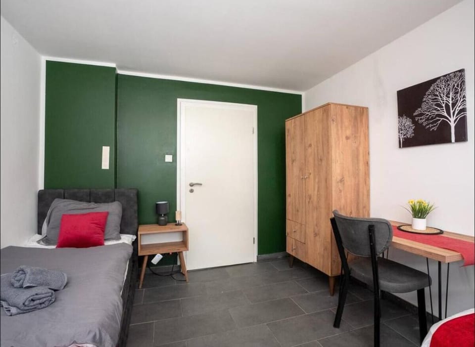 Bed, Kitchen or kitchenette, Bedroom