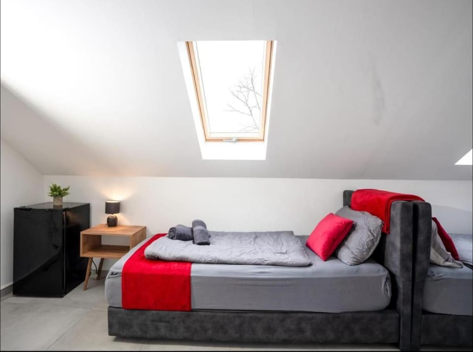 Bed, Photo of the whole room, Seating area, Bedroom