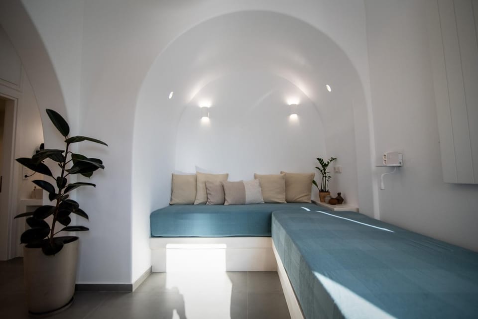 Bed, Seating area