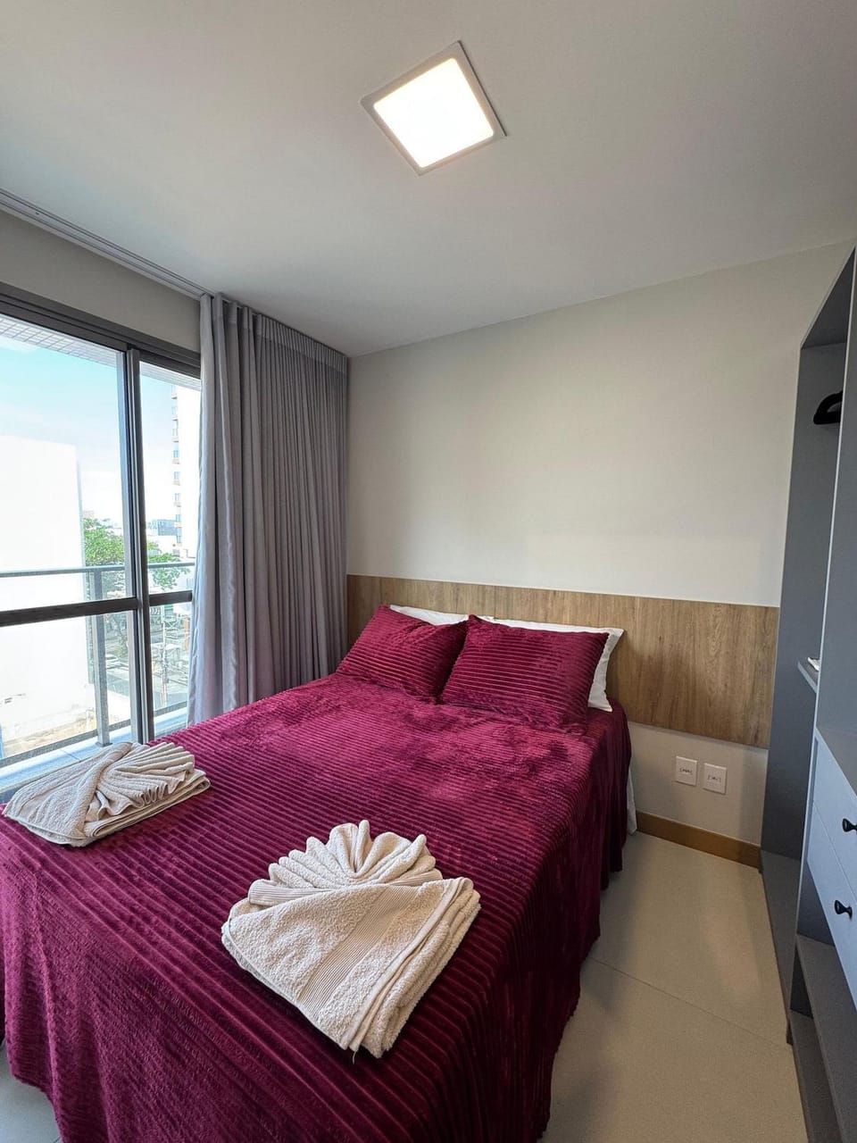 Bed, Photo of the whole room, Bedroom, towels