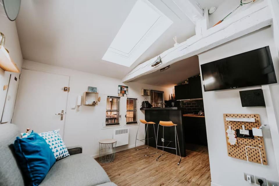 TV and multimedia, Kitchen or kitchenette, Living room