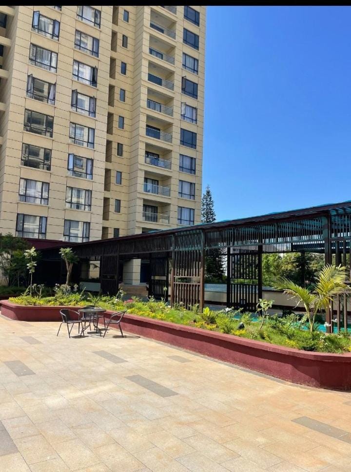 Plushy Nivla haven with pool,gym and mini mart yaya Apartment in Nairobi
