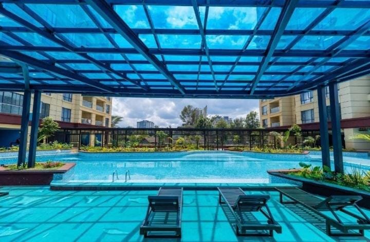 Plushy Nivla haven with pool,gym and mini mart yaya Apartment in Nairobi