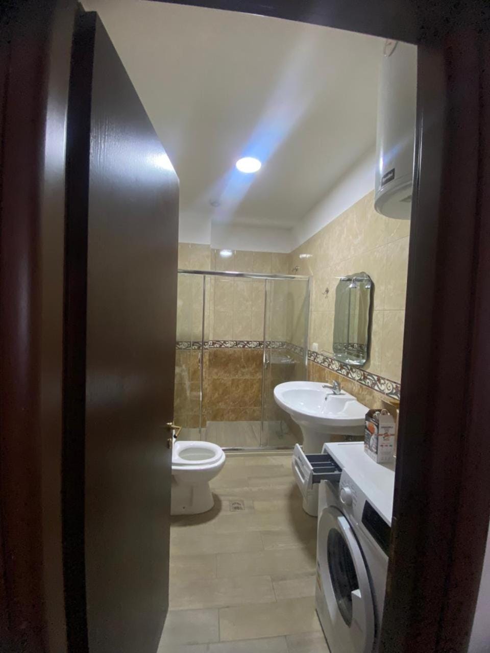 Shower, Toilet, Bathroom, towels, washing machine