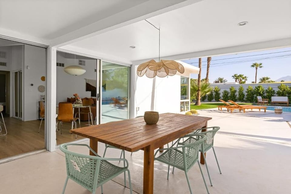 Martini Weekend House in Palm Springs
