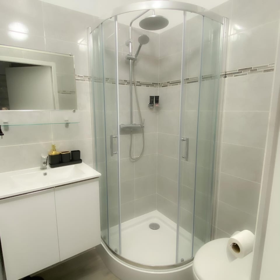Shower, Bathroom