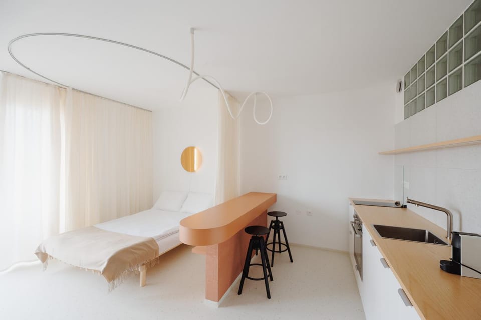Bedroom, kitchen
