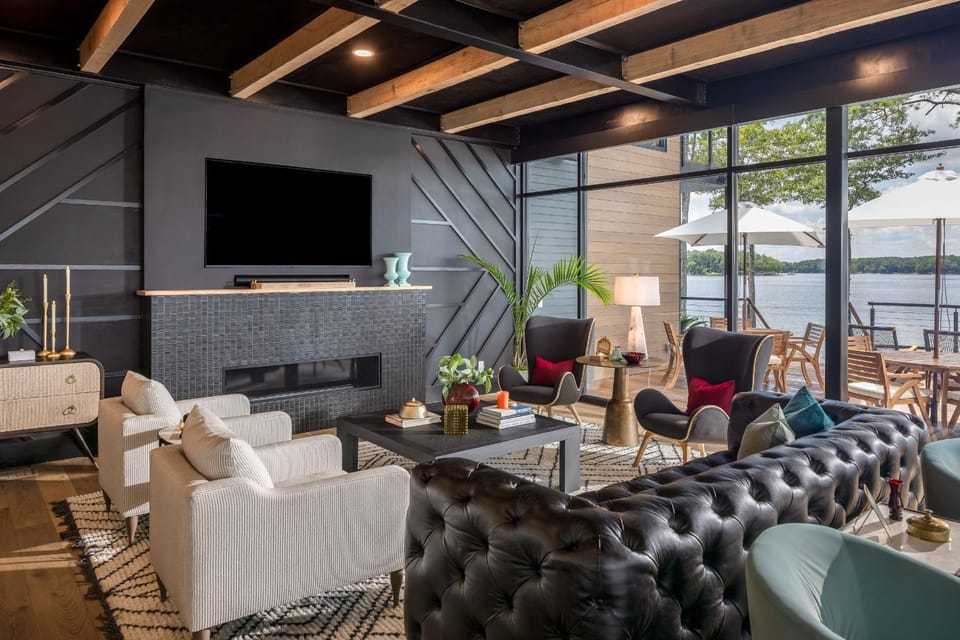 Communal lounge/ TV room, TV and multimedia, Living room, Seating area, Evening entertainment