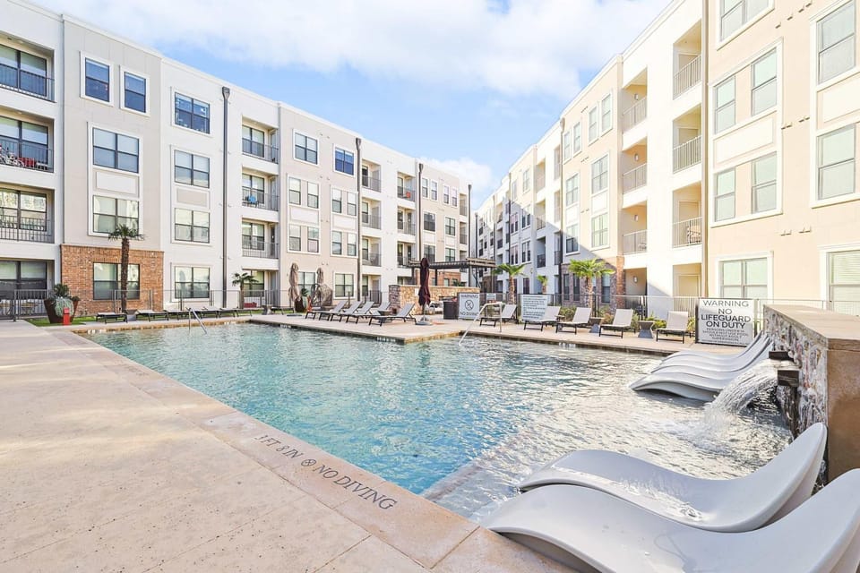 Swimming pool, Swimming pool