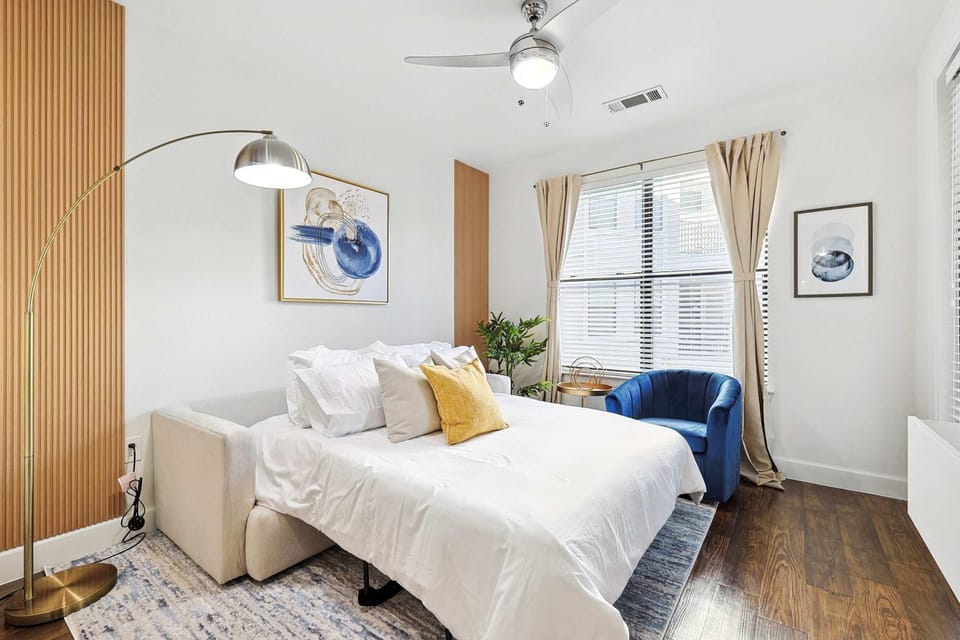 Bed, Living room