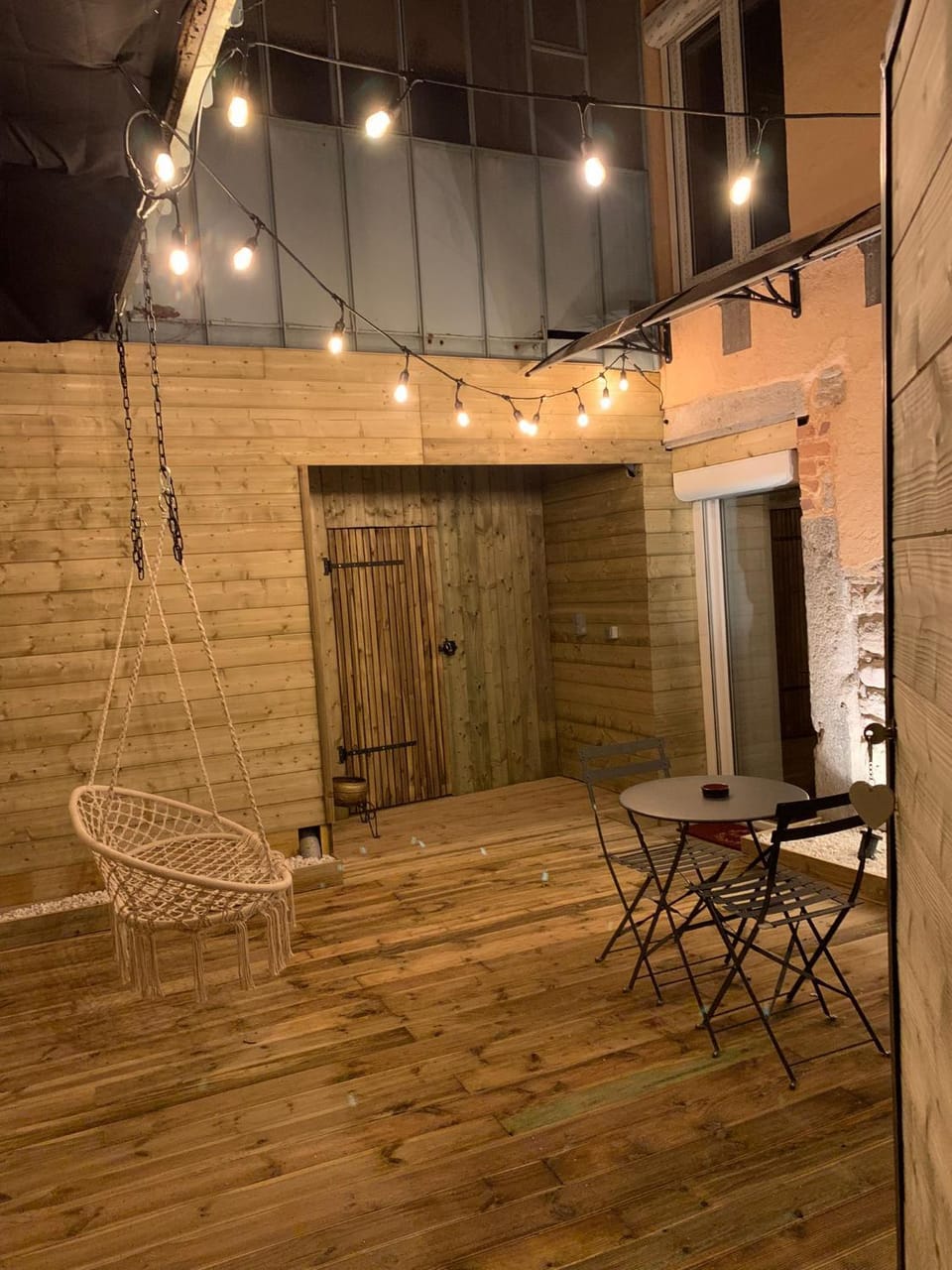 Love Room, studio Woody Spa , Balnéo Apartment in Auvergne-Rhône-Alpes