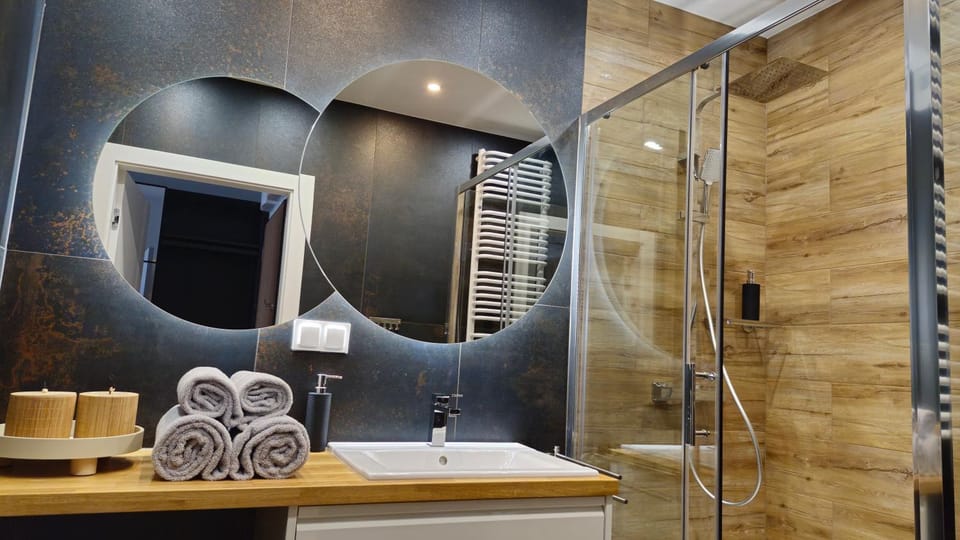 Shower, Bathroom, hair dryier, towels