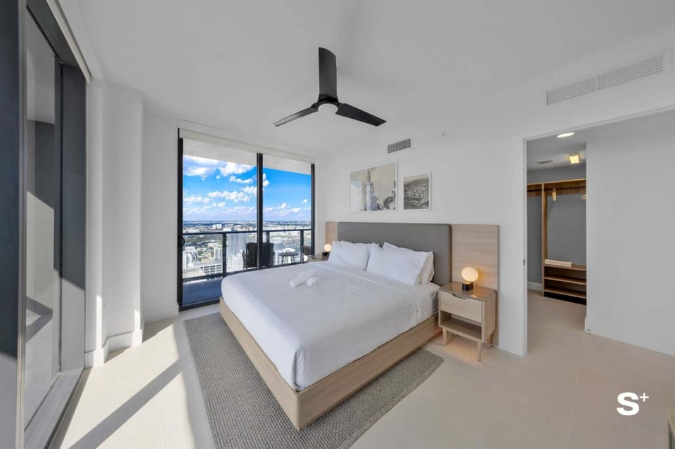 Luxe 2-BD Condo in Downtown - Water & City Views Apartment in Miami