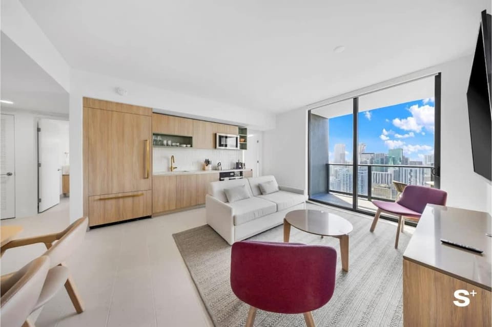 Kitchen or kitchenette, Living room