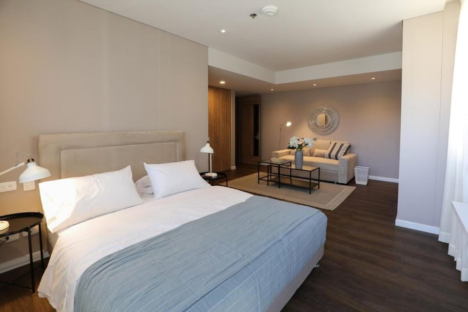 Bed, Living room, Photo of the whole room, Seating area, Bedroom