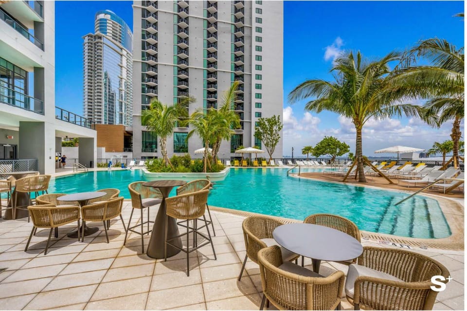 44th-Floor Luxury Condo - Bayfront Views, Pool House in Miami