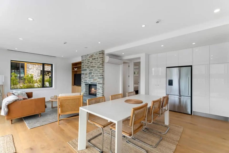 Lakeview Luxury Villa Apartment in Wanaka