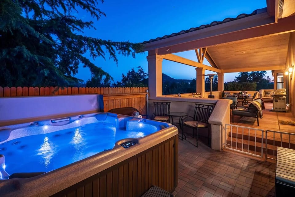 5 Bed 3 Bath Uptown Sedona-Game Room-Sauna-Cold Plunge-Jacuzzi-Gym House in Sedona