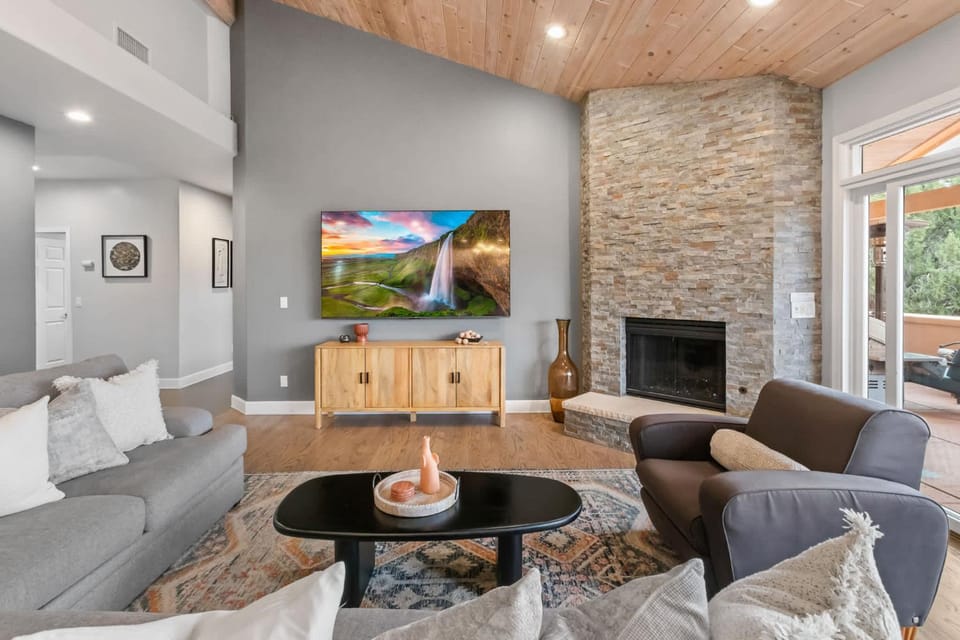 5 Bed 3 Bath Uptown Sedona-Game Room-Sauna-Cold Plunge-Jacuzzi-Gym House in Sedona