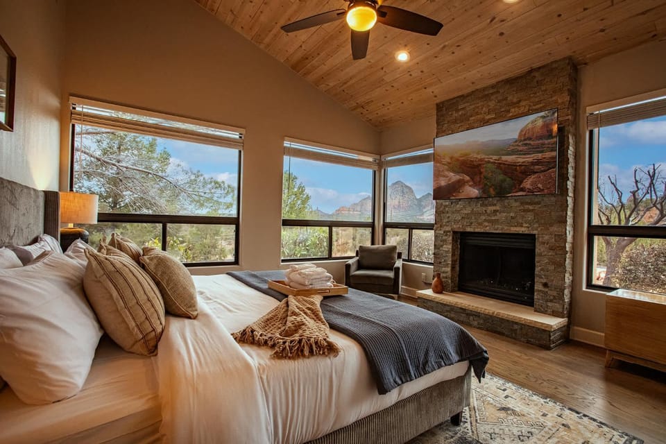 5 Bed 3 Bath Uptown Sedona-Game Room-Sauna-Cold Plunge-Jacuzzi-Gym House in Sedona