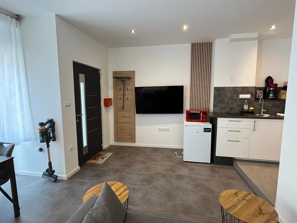 TV and multimedia, Kitchen or kitchenette