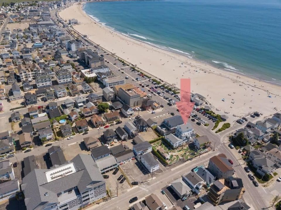 Professionally-Designed-The Americana-AC Apartment in Hampton Beach