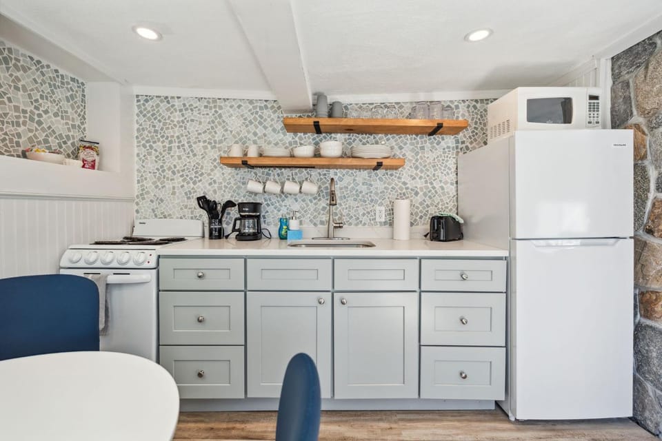 Professionally-Designed-The Americana-AC Apartment in Hampton Beach