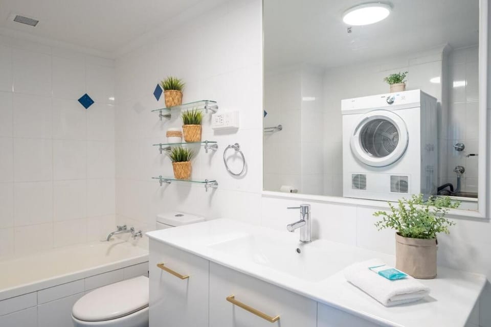 High Level 1BR Apartment 1 MIN to Beach Apartment in Surfers Paradise