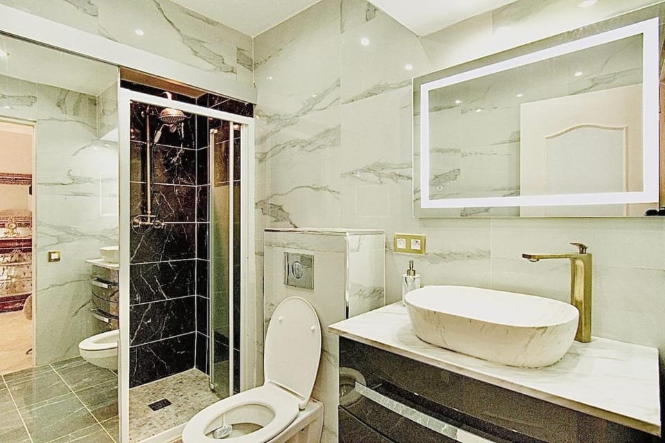 Luxury 2P- 3min walk Croisette beach & near Palais Apartment in Cannes