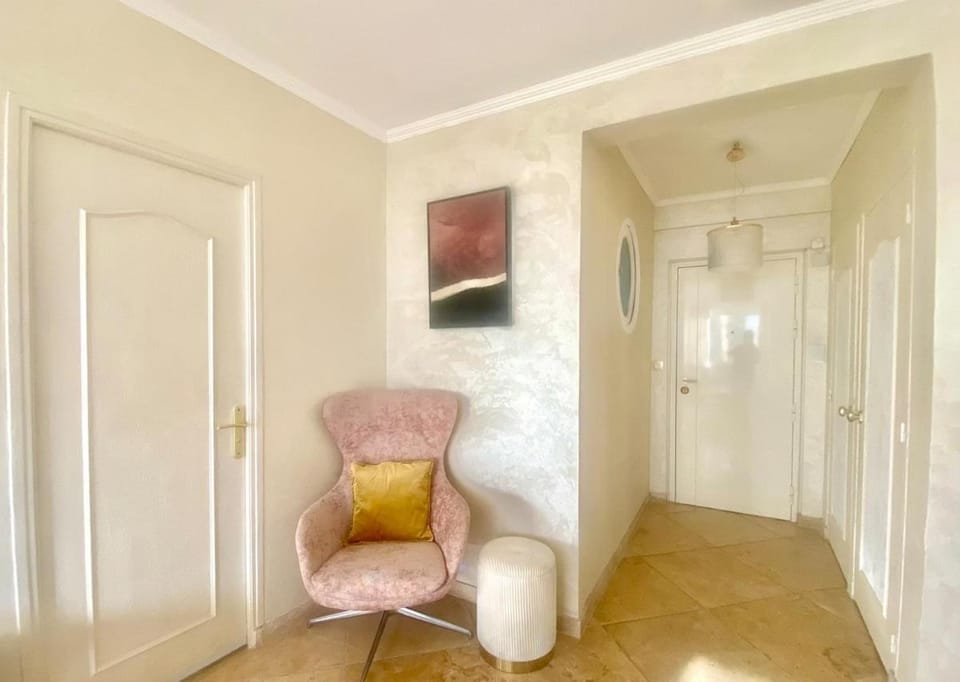 Luxury 2P- 3min walk Croisette beach & near Palais Apartment in Cannes