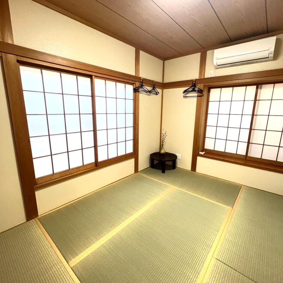 Bed, Photo of the whole room, Bedroom, air conditioner