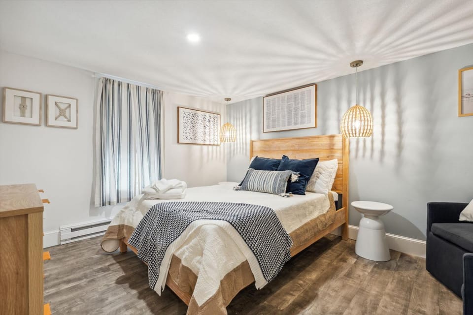 Newly Renovated - Across From Beach - Boardwalk Apartment in Hampton Beach