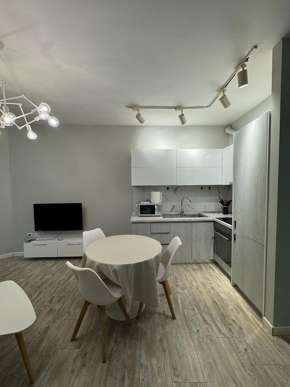 Dining area, minibar
