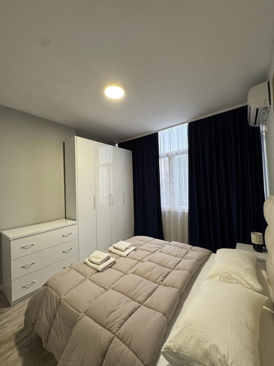 Bed, Photo of the whole room, towels, wardrobe